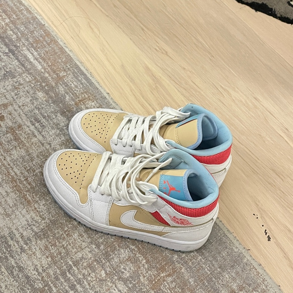 Air Jordan 1 Mid SE Sesame shoes